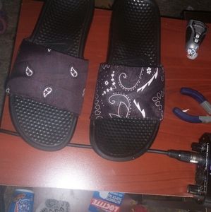 red bandana nike slides